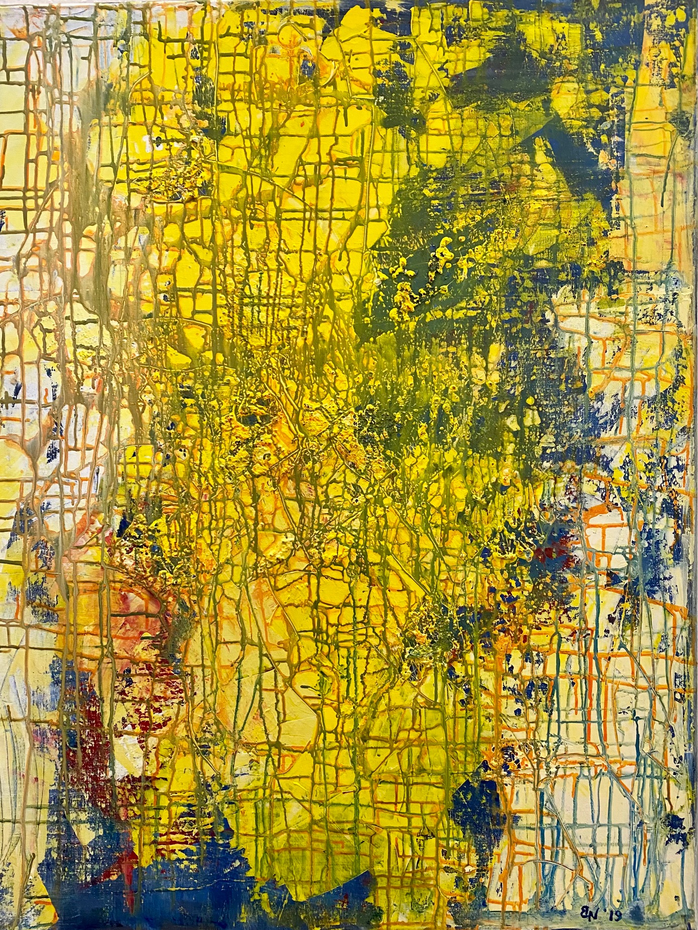 Eine abstrakte Malerei mit gelben, blauen und orangefarbenen Farbtönen. Die Farben sind in einem unregelmäßigen Muster angeordnet, das an ein loses Gitternetz erinnert.